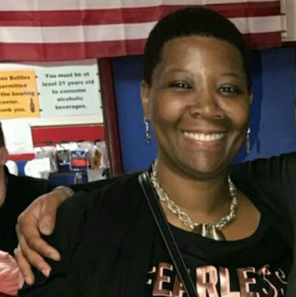 Meet your Posher, Shelley - Picture 2 of 2